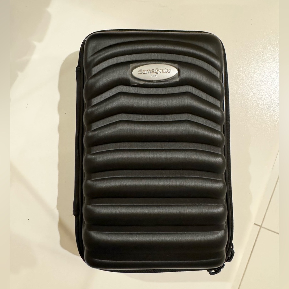 Samsonite toiletry travel bag/ vanity case